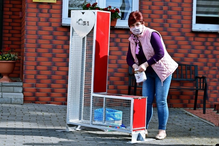 Takie pojemniki o nietypowym kształcie stanęły w 3 wioskach...