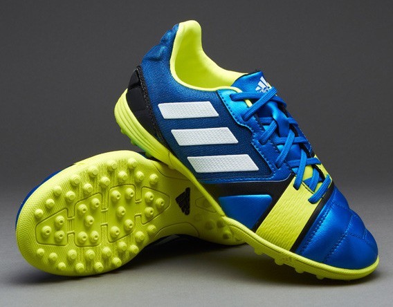 Buty piłkarskie: turfy - idealne do gry na nawierzchni zmrożonej i sztucznej  | Gol24