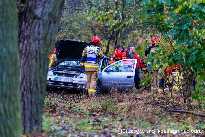 Opel astra wypadł z drogi i uderzył w drzewo przy ul....