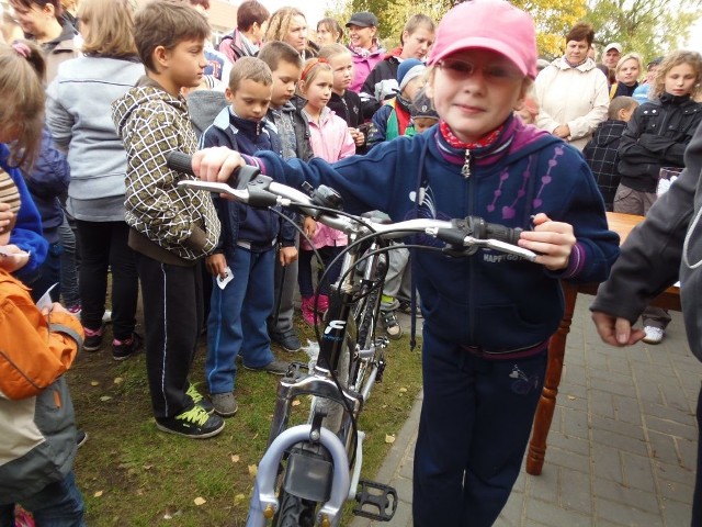 Szczęście dopisało Ani Krenskiej ze szkoły w Legbądzie i to ona m.in. wygrała rower.