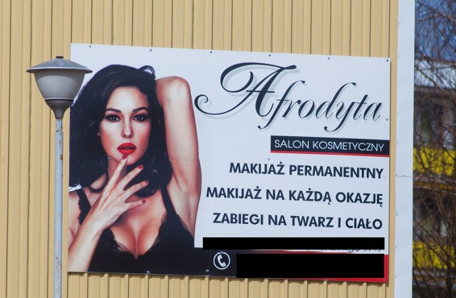 Monica Bellucci brała udział w kampanii reklamowej w Polsce - zaangażował ją jeden producentów wody mineralnej. Nie wiadomo, czy chciałaby reklamować salon urody w Zambrowie. Zwłaszcza za darmo 