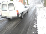 Na drogach powiatu lęborskiego ślisko, służby ciągle pracują