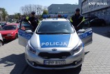 Kobieta w ciąży utknęła w windzie. Uratowali ją policjanci