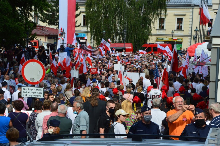 Wieliczka. Tłumy na spotkaniu z Andrzejem Dudą. Była kontrmanifestacja i wyzwiska [ZDJĘCIA]