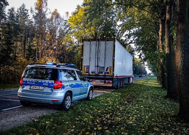 39-latek zatrzymał się dopiero w Horodniance widząc patrol. Zamknął się jednak w kabinie. Otworzył dopiero na widok policyjnej pałki, którą mundurowi mogli wybić szybę.