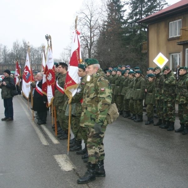 W marszu z Suchedniowa do Bodzentyna uczestniczyło kilkaset osób z całej Polski, w tym wielu strzelców. W marszu z Suchedniowa do Bodzentyna uczestniczyło kilkaset osób z całej Polski, w tym wielu strzelców.
