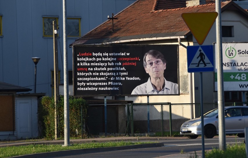 Sporych rozmiarów bilbord stanął przy ulicy Gumniskiej...