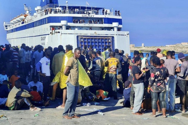 Wtorek był dniem, w którym na włoską wyspę Lampedusa przypłynęło najwięcej imigrantów - 5112 na 110 łodziach