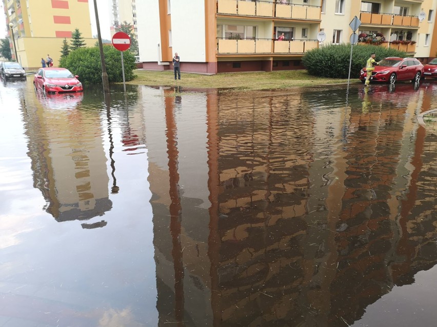 Ulewa w Grudziądzu! Pozalewane domy i piwnice [zdjęcia]