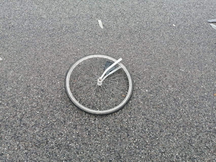 Wypadek na krajowej drodze 42 w Nowym Kazanowie. Samochód zderzył się z rowerem. Cyklista nie żyje