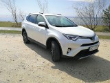 Toyota RAV4. Testujemy hybrydę z napędem 4x4 (video) 