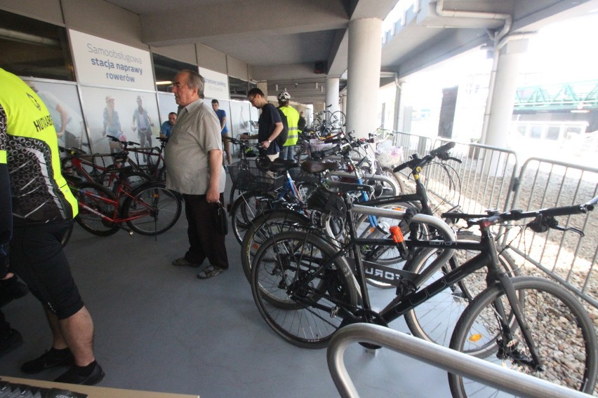 Gliwice: Strzeżony parking dla rowerów ZDJĘCIA