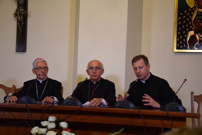 Biskupi debatowali na Jasnej Górze. Namawiają, by zgłaszać...