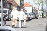 Jak w czasie koronawirusa radzą sobie emeryci? "Seniorzy dość szybko przystosowują się do zmieniającej się sytuacji"