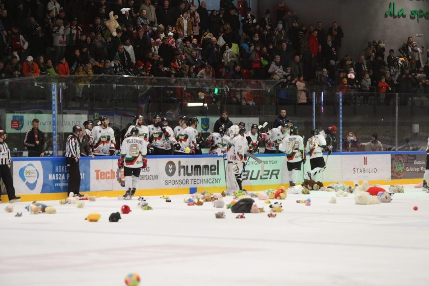 Akcja Teddy Bear Toss odbędzie się na lodowisku w Tychach...