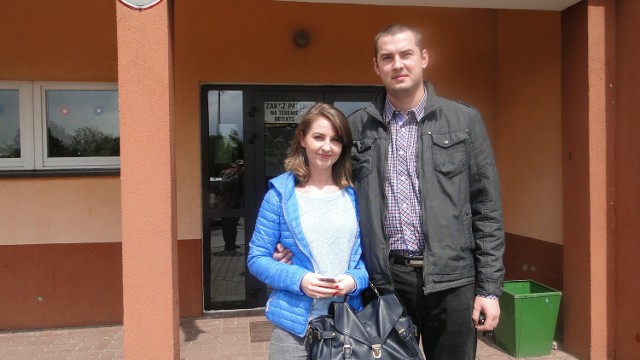 Weronika Drab i Karol Kołsut głosowali w komisji obwodowej numer 3 przy ulicy Krakowskiej w Przysusze.