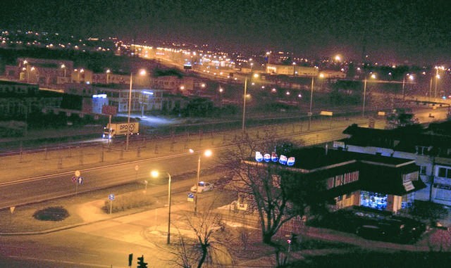 Na Szosie Lubickiej (na zdjęciu) i ul. Olsztyńskiej są włączone tylko co drugie latarnie