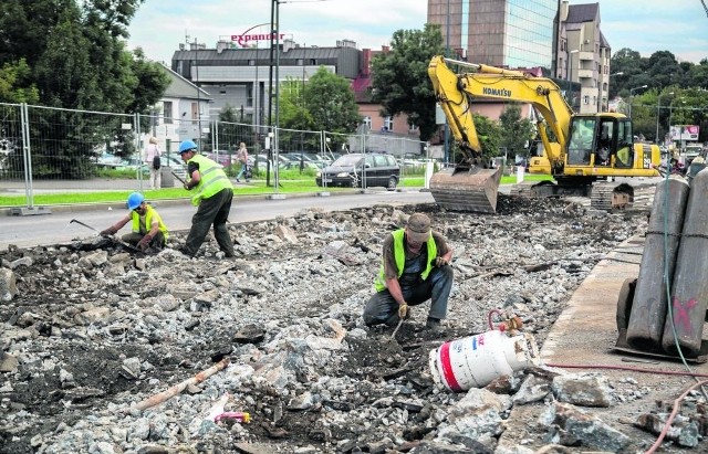 Nowe szyny przy placu Bohaterów Getta mają pojawić się do 10 października