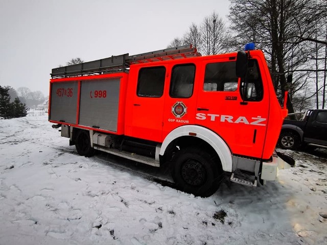 Lód jest bardzo kruchy. Strażacy apelują o rozwagę.