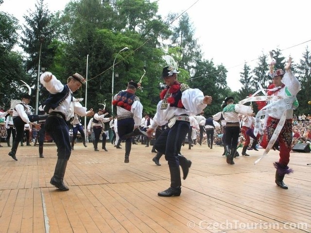 Taniec verbuňk z  regionu Slovacko, wpisanego na Listę Dziedzictwa Niematerialnego  UNESCO. 
