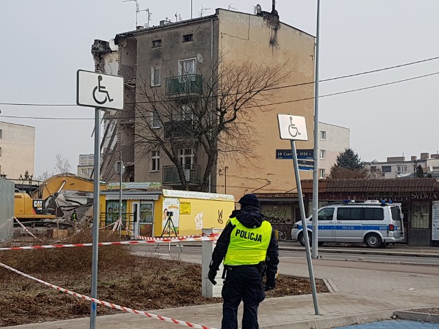 Wybuch na Dębcu w Poznaniu: Nie wiadomo, kiedy rodziny będą mogły zabrać z mieszkań swoje rzeczy. Nadal trwają też zbiórki