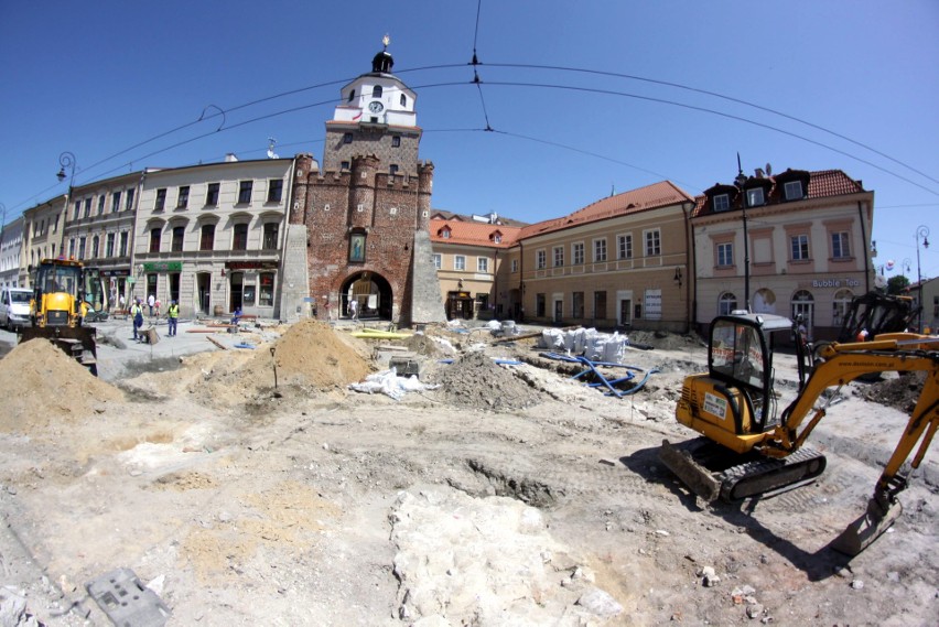 Tajemnice historii Lublina. Trwają prace przy odsłanianiu barbakanu przy Bramie Krakowskiej (ZDJĘCIA)