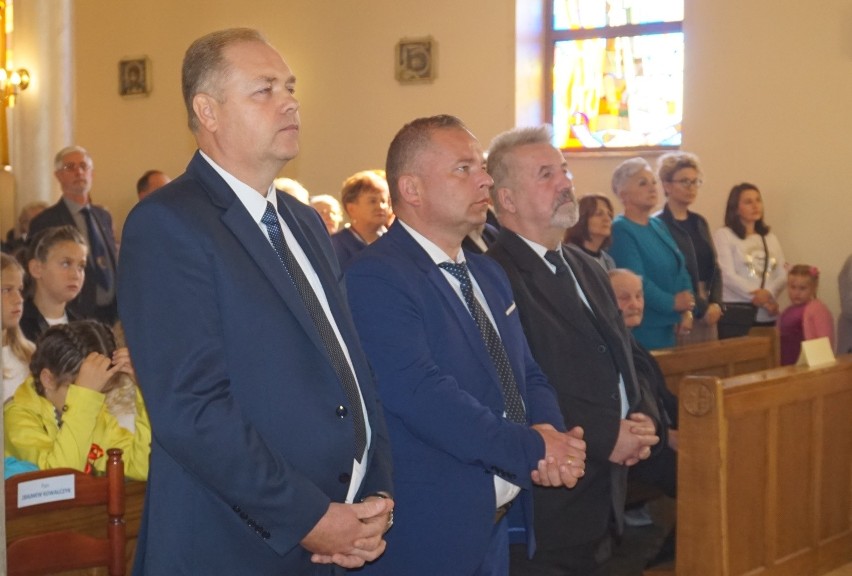 Wielkie święto w Wliczkowicach. Stuletnia szkoła otrzymała imię świętego Jana Pawła II