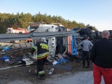 Wypadek samochodu ciężarowego na S8 w powiecie tomaszowskim. Na drogę wysypało się szkło [ZDJĘCIA]