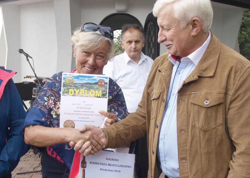 Odkryj Beskid Wyspowy. 53 złote rysie na Miejskiej Górze. W niedzielę szczyt zdobyło ponad 700 turystów