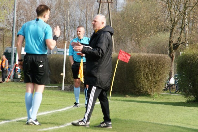 Czarni Połaniec przegrali u siebie trzecioligowy mecz z Motorem Lublin 0:1. Jedyna bramkę zdobył Szymon Kamiński w 38 minucie. Zapraszamy do obejrzenia ciekawej fotogalerii z tego pojedynku. Kulisy meczu Czarnych z Motorem w obiektywie Tomasza Kaczmarczyka. (TK, dor)