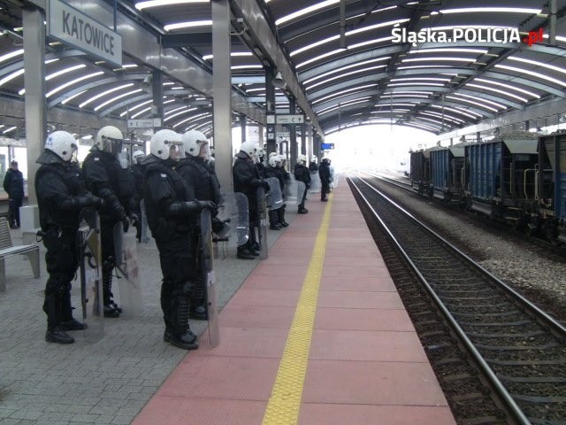 Ćwiczenia policji na dworcu w Katowicach