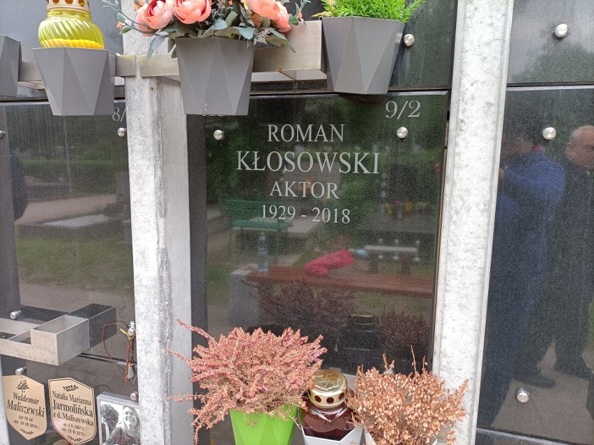 Groby znanych ludzi pochowanych na Powązkach.
