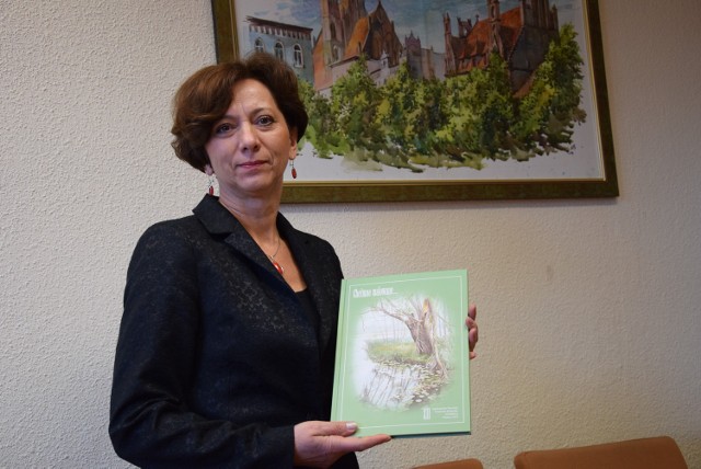 Album, który prezentuje Magdalena Ludwikowska, kierownik Referatu Oświaty, Kultury i Promocji Urzędu Miasta Chełmna, kosztuje 26 złotych.