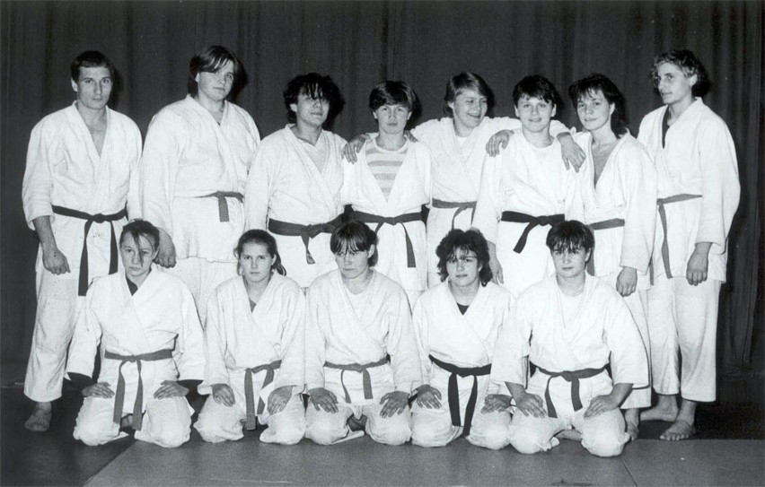 Kadra dziewcząt z trenerem Jerzym Welandem - rok 1986