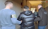 Śląska policja rozbiła gang oszukujący metodą „na policjanta”. Jego członkowie wyłudzili co najmniej 1,5 mln złotych