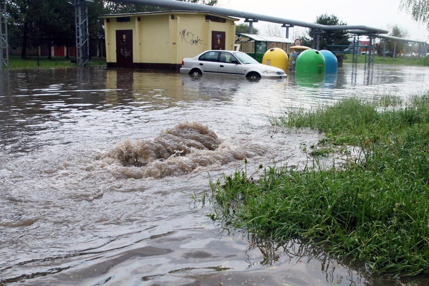 Burze z gradem przechodzą nad Polską IMGW ostrzega przed...