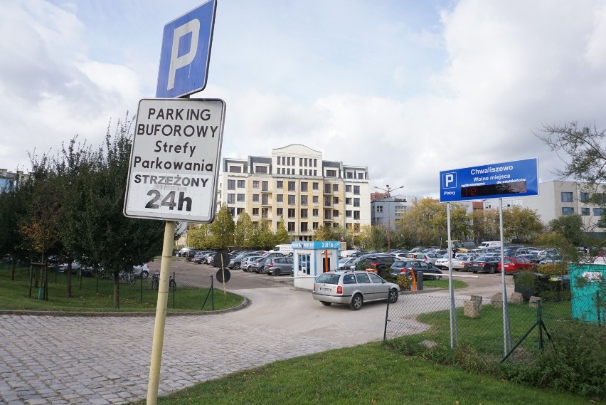 Choć z parkingu na Chwaliszewie teoretycznie chce korzystać...