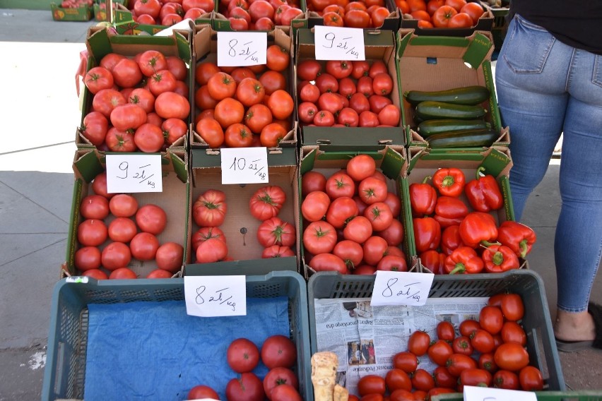 Ceny warzyw i owoców na giełdzie w Sandomierzu w sobotę 25 czerwca. Truskawki i czereśnie coraz tańsze! Zobacz ceny innych warzyw i owoców!