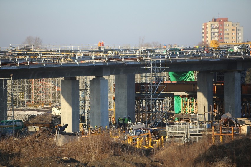 Budowa DTŚ w Gliwicach. Na węźle z A1 rosną już łącznice