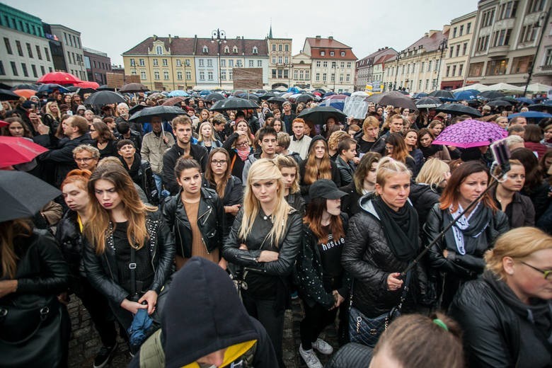 Uczestnicy październikowego czarnego protestu w Bydgoszczy...