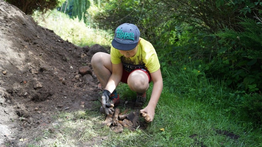 W Krzepicach wydobywają spod ziemi prawdziwe skarby. Tu stał...