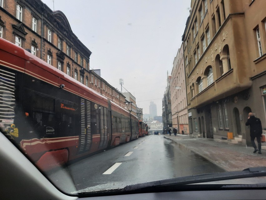 Ruch tramwajów koło Placu Miarki na ul. Kochanowskiego w...