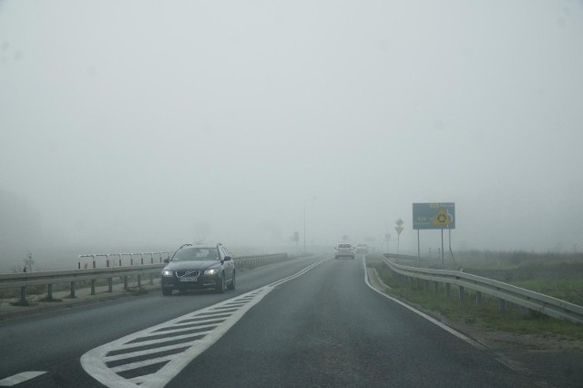 Wielkopolscy kierowcy powinni być szczególnie ostrożni na drogach w trakcie porannej podróży do pracy.