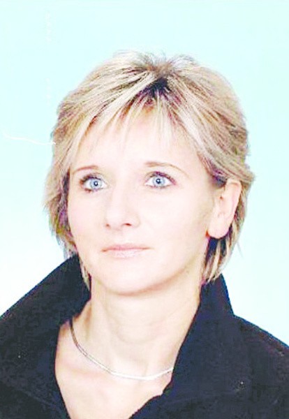 Iwona OchałW marcu 2008 roku Iwona Ochał, mieszkanka miejscowości Pełnatycze w powiecie przeworskim, wyjechała z miejsca zamieszkania do pracy w prowincji Huelva w Hiszpanii. Od momentu wyjazdu przez pół roku utrzymywała kontakt telefoniczny z rodziną. Nie podawała jednak swojego adresu, ani telefonu. Po sześciu miesiącach kontakt z zaginioną urwał się. Do chwili obecnej Iwona Ochał nie powróciła do miejsca zmieszkania i nie nawiązała kontaktu z rodziną i znajomymi.Iwona Ochał ma 34 lata.Informacje:Wszelkie informacje mogące przyczynić się do ustalenia miejsca pobytu zaginionej prosimy kierować do Komisariatu Policji w Kańczudze, tel.             16 642 38 07       lub tel. alarmowy Policji - 997.