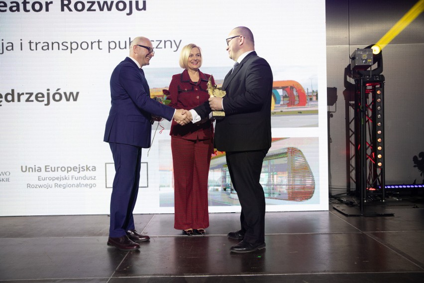 Powiat Kazimierski nagrodzony statuetką "Świętokrzyski Kreator Rozwoju". Za korzystanie z funduszy europejskich