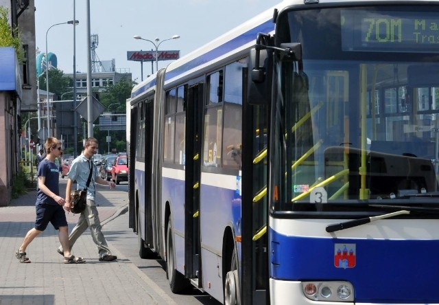 Autobusowa linia nr 70 jest obsługiwana starymi wozami, które coraz częściej się psują. Nowe zastąpią je dopiero jesienią.