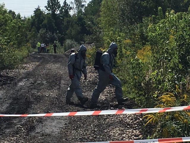 Duszący smród amoniaku czuć na terenie po byłej cegielni w Będzinie-Łagiszy