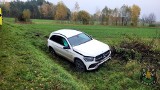 Wypadek w Tymiankach-Skórach. Samochód zakończył jazdę w rowie. Do zdarzenia doszło 23.10.2022
