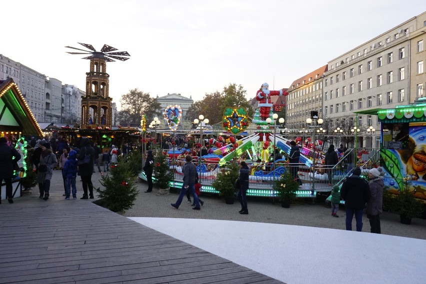 Jarmark na placu Wolności można odwiedzać do 21 grudnia w...