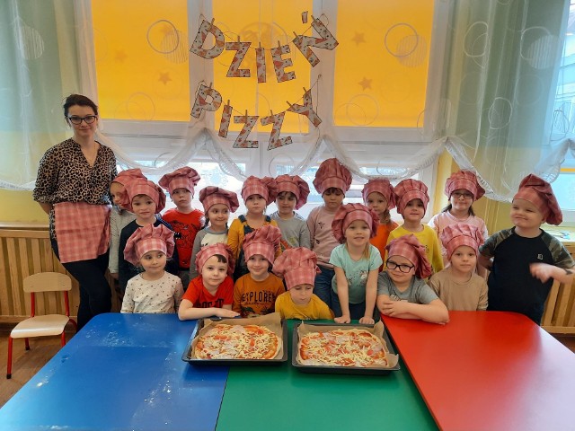 Dzień Pizzy w Przedszkolu w Małogoszczu. Dzieci własnoręcznie przygotowały przysmak.